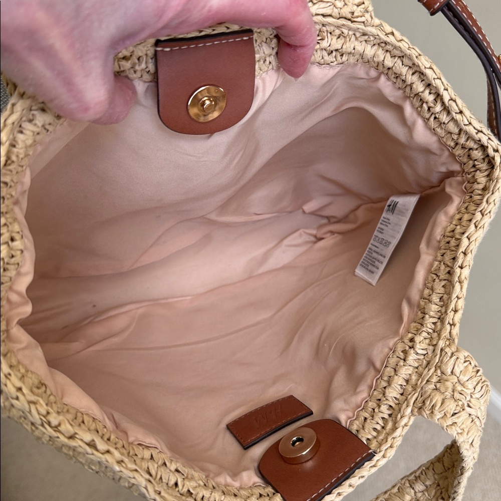 NWOT—H &M Straw Woven Tote w/removeable & adjustable crossbody strap/handle bag. - Picture 13 of 16